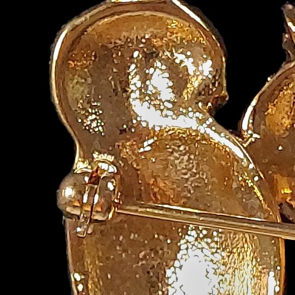 Brilliant Rhinestone Parrot pin broach with an intricate golden setting - Picture 9 of 10